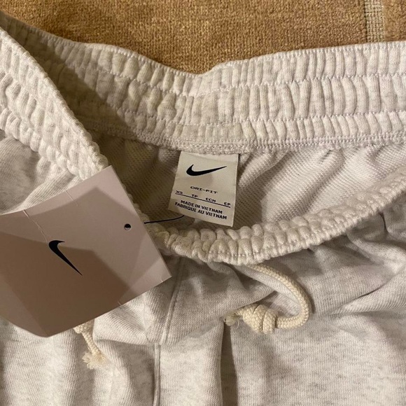 NIKE GREY SWEATPANTS - Picture 4 of 4